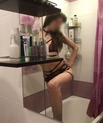 Я живу в Москве и готова к приятному встрече с тобой. 💋
Мои услуги включают эротический массаж, классический и оральный секс, а также эксперименты в постели. Со мной ты сможешь отдохнуть душой и телом, превратив в жизнь свои самые сокровенные фантазии. 🔥
Ознакомься с моими фото, чтобы увидеть мои прекрасные формы и тонкую кожу. Моя нежность и опыт не оставят тебя равнодушным. 🌺
Отзывы о моих услугах свидетельствуют о моей безупречной работе и внимании к клиенту. Со мной твои желания станут реальностью, а время проведенное в моих ласках оставит в твоей памяти яркие следы. 💫
Не упусти шанс испытать настоящее наслаждение в Москве со мной. Я жду твоего звонка, чтобы сделать нашу встречу по-настоящему незабываемой. 💕 Ярослава